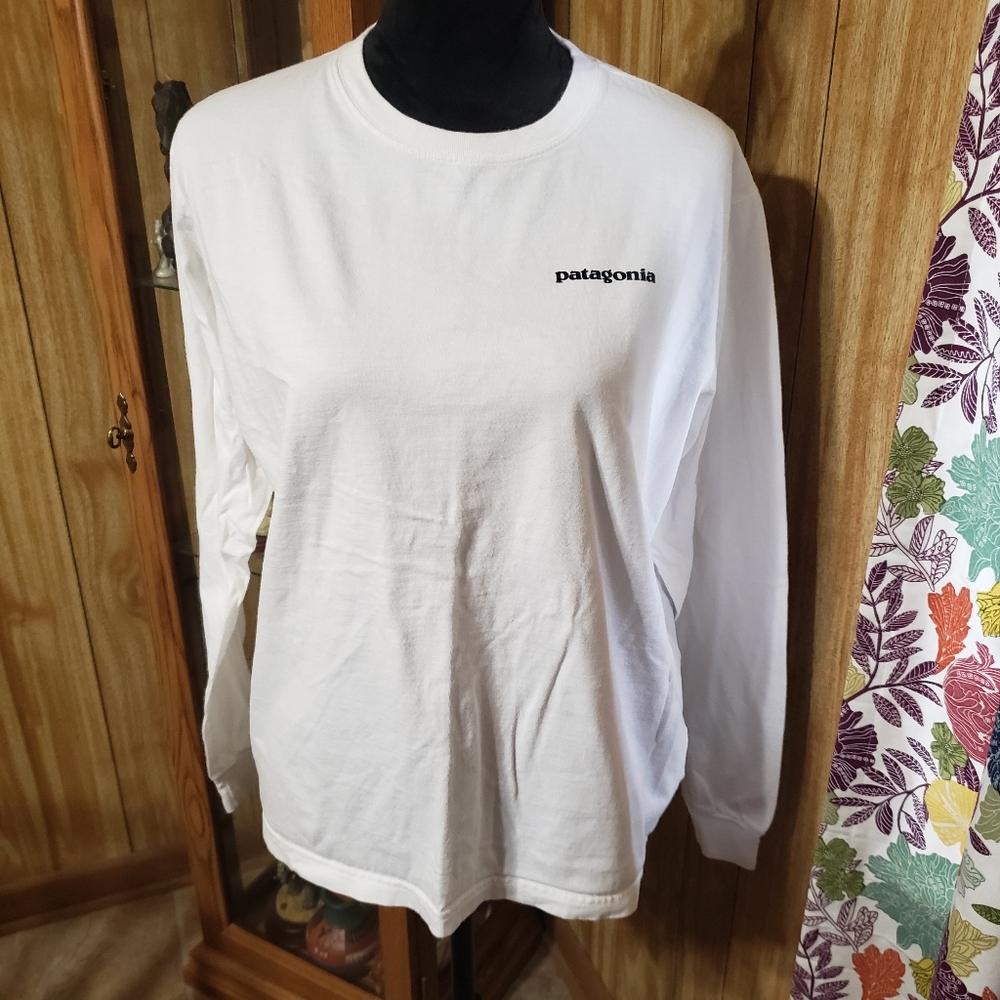 Patagonia White Long Sleeve Tee with Crew Neck